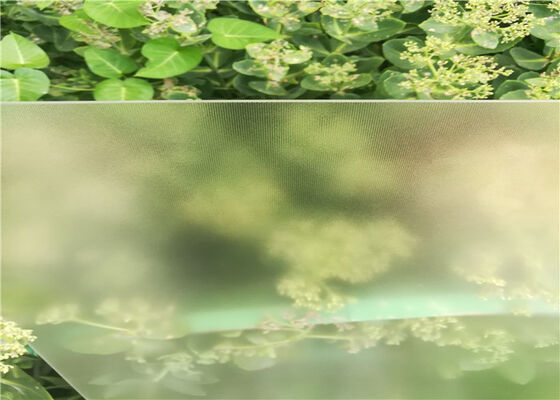 Buy Solid Structure Low Iron Solar Glass 3.2MM / 4MM Thickness Light Transmittance 91.7% online manufacture