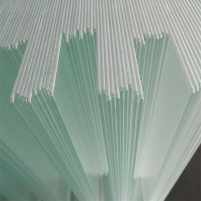 acheter Verre solaire trempé plat à faible teneur en fer, verre solaire clair, personnalisable avec bord poli online manufacture