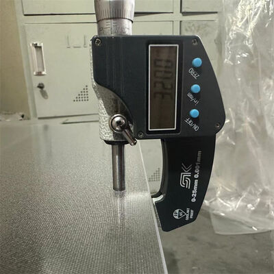 Beli Kaca Tempered Panel Surya Kaca Besi Rendah Ultra Jelas dengan Transmisi Cahaya 93.8% online manufacture